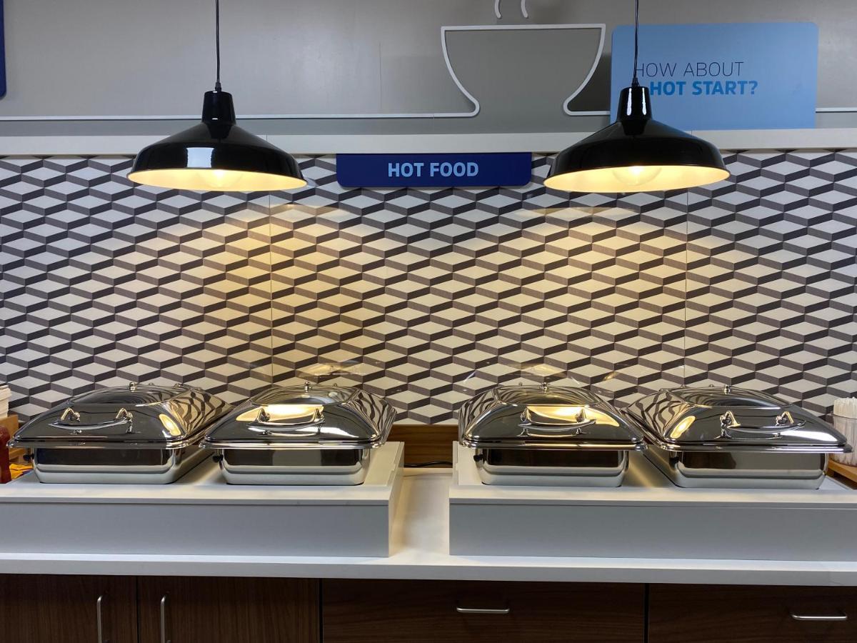 Holiday Inn Express Plymouth By Ihg Bagian luar foto