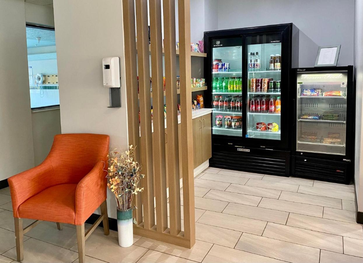 Holiday Inn Express Plymouth By Ihg Bagian luar foto