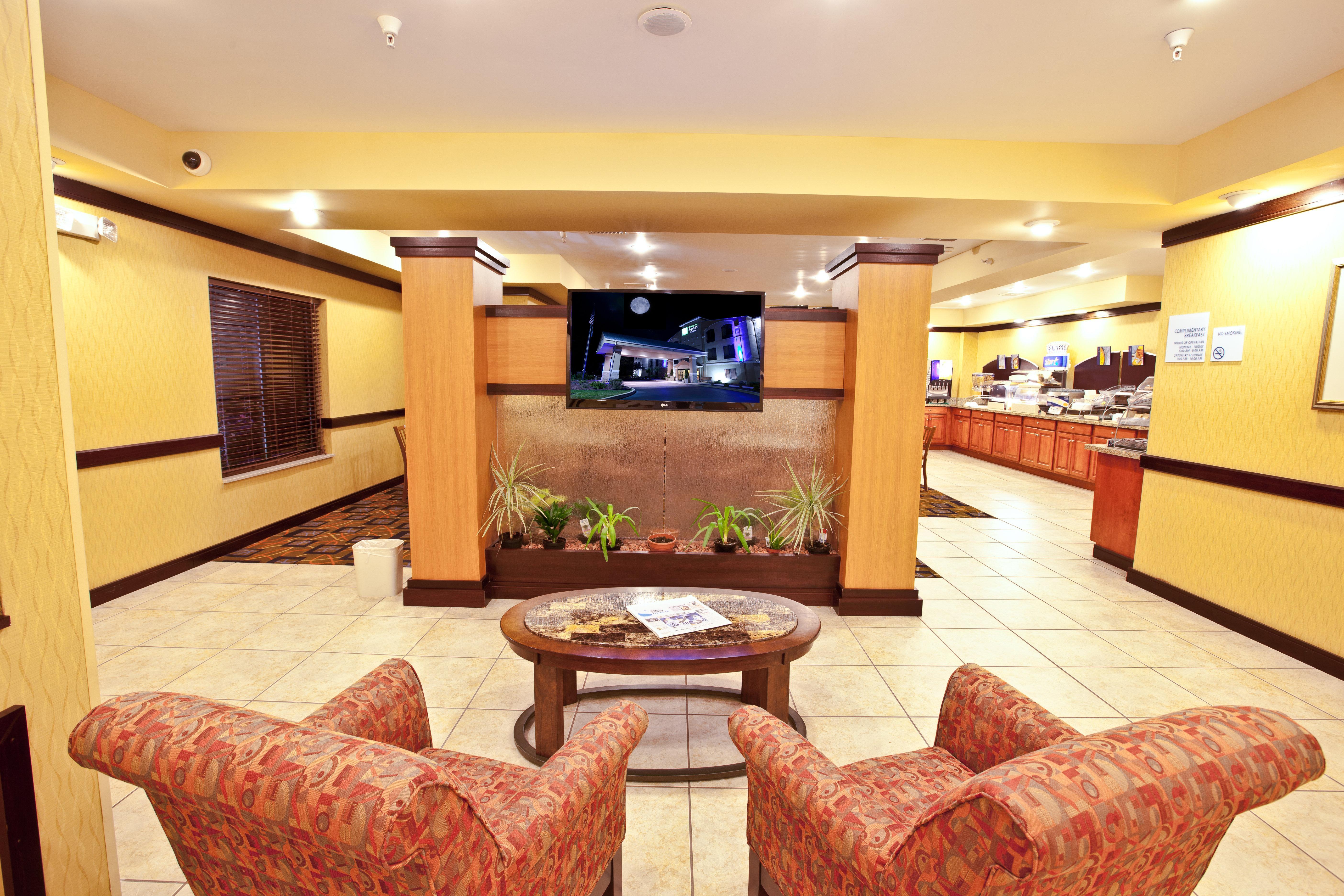 Holiday Inn Express Plymouth By Ihg Bagian luar foto