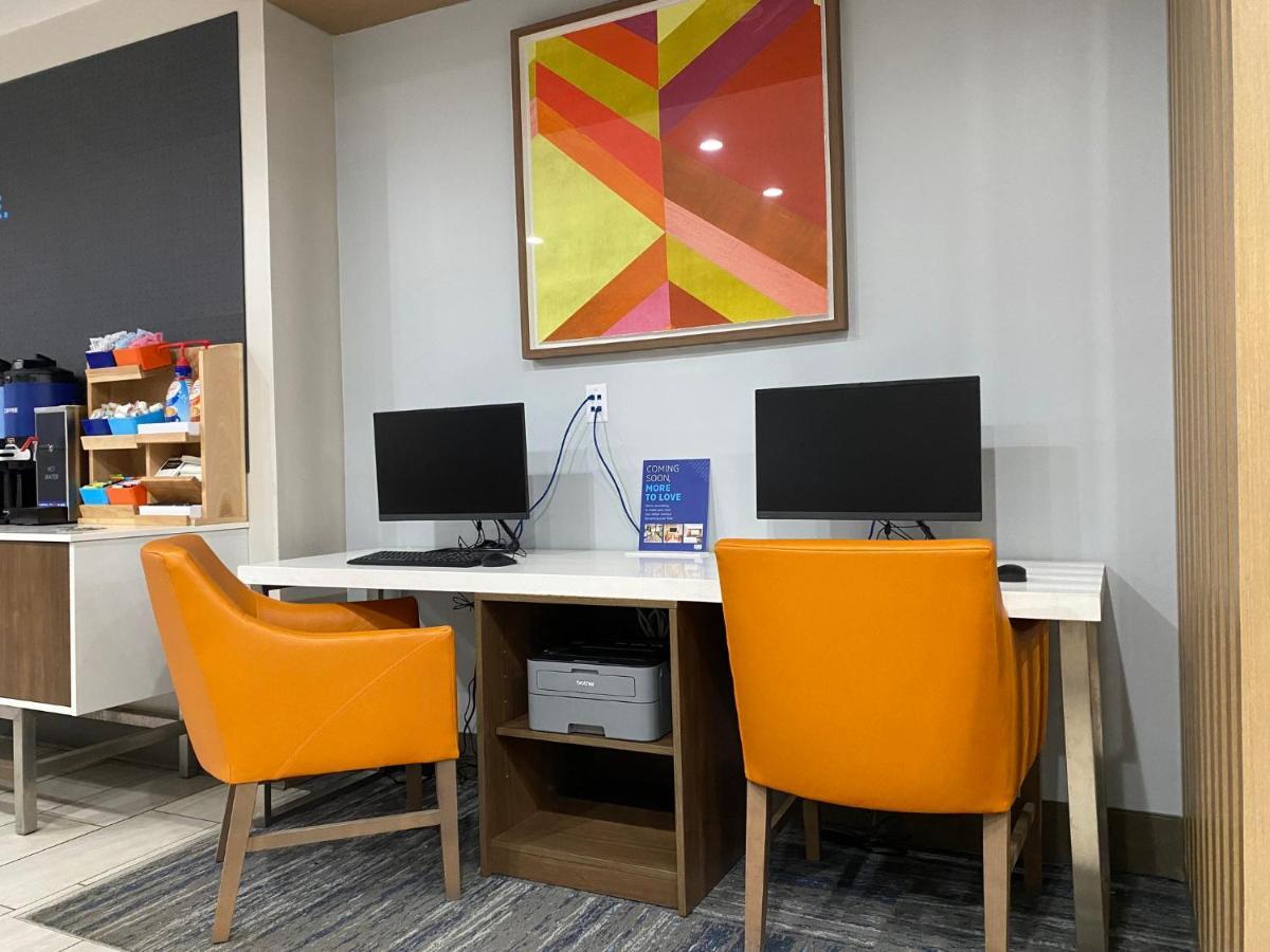 Holiday Inn Express Plymouth By Ihg Bagian luar foto