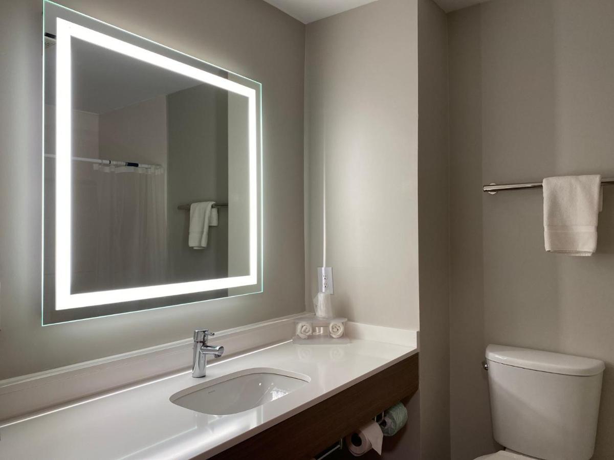 Holiday Inn Express Plymouth By Ihg Bagian luar foto