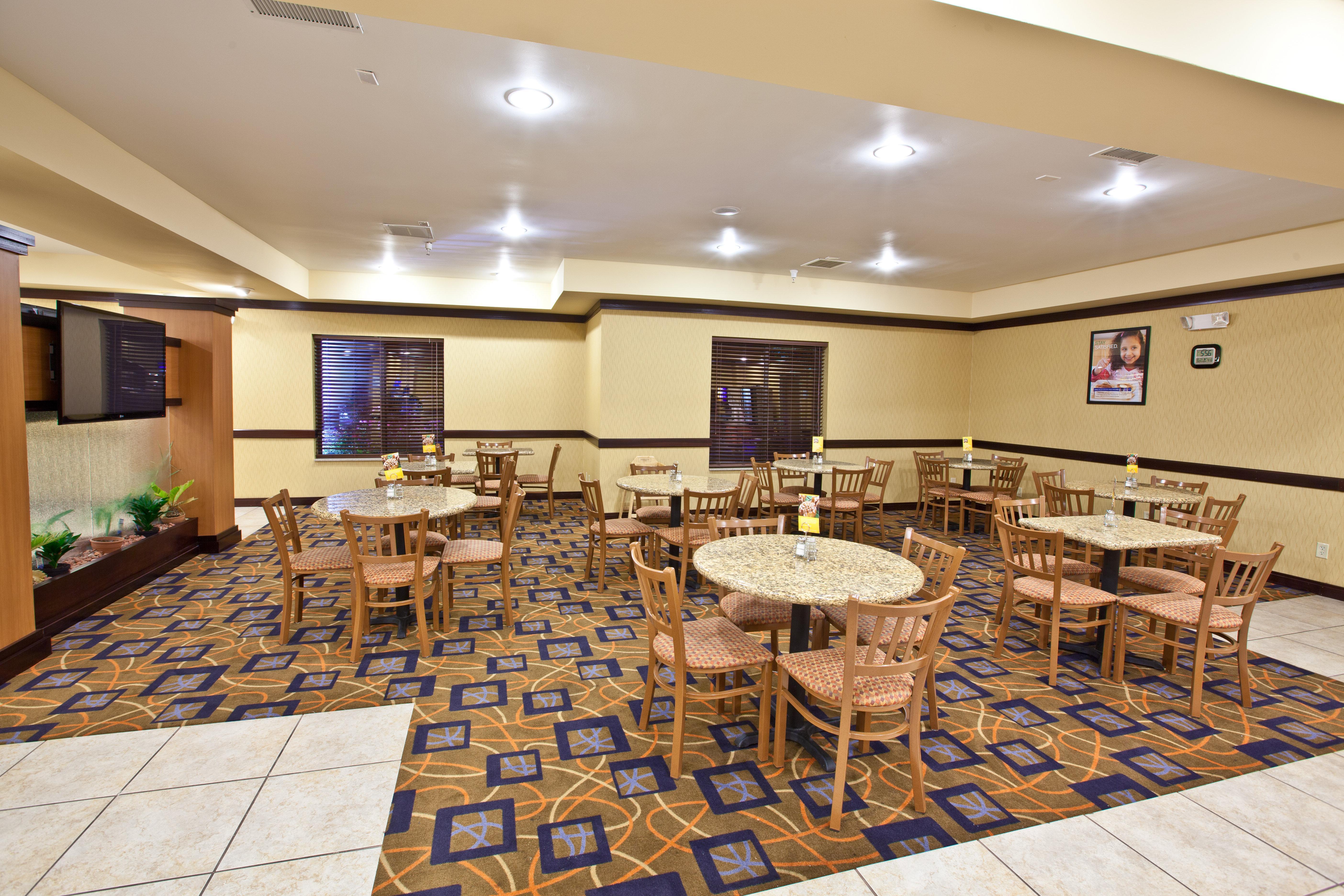 Holiday Inn Express Plymouth By Ihg Bagian luar foto