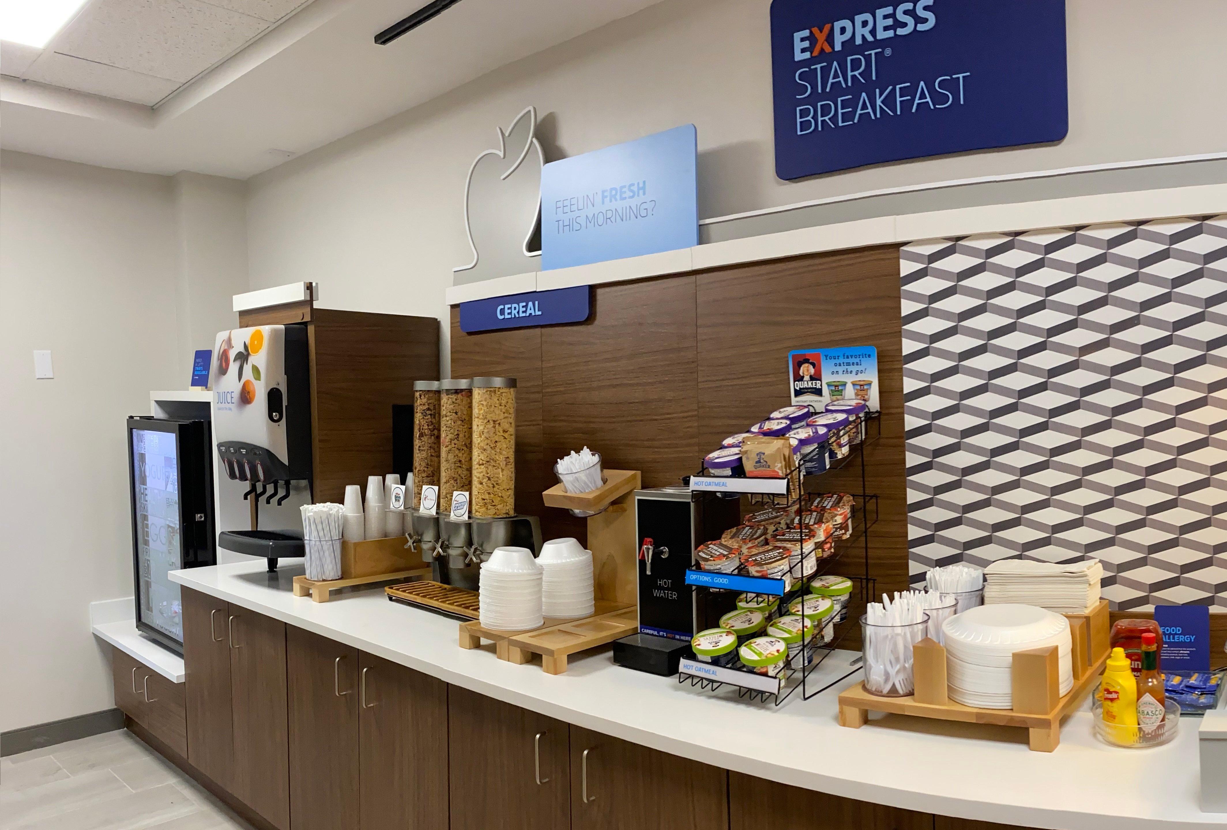 Holiday Inn Express Plymouth By Ihg Bagian luar foto